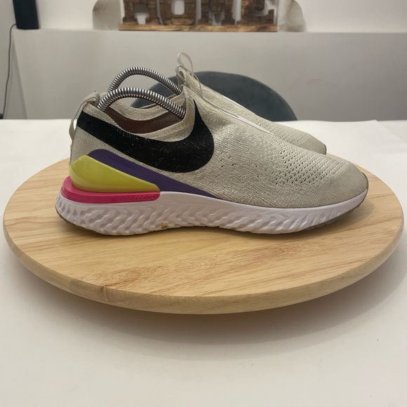 NIKE EPIC PHANTOM REACT Flyknit Women's Size 8 Shoes Sneakers CI12290-100 - Picture 1 of 8